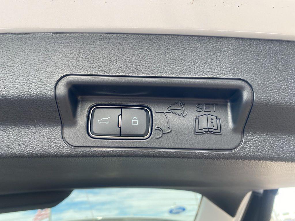 new 2025 Ford Explorer car, priced at $46,106