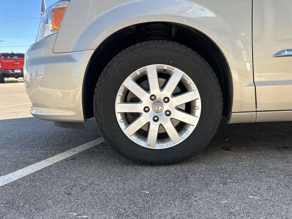 used 2015 Chrysler Town & Country car, priced at $7,882