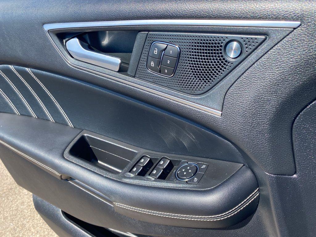 used 2022 Ford Edge car, priced at $28,597