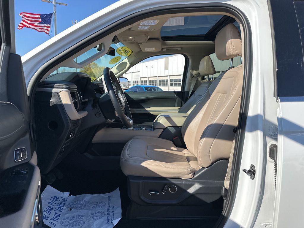 used 2024 Ford Expedition car, priced at $50,602