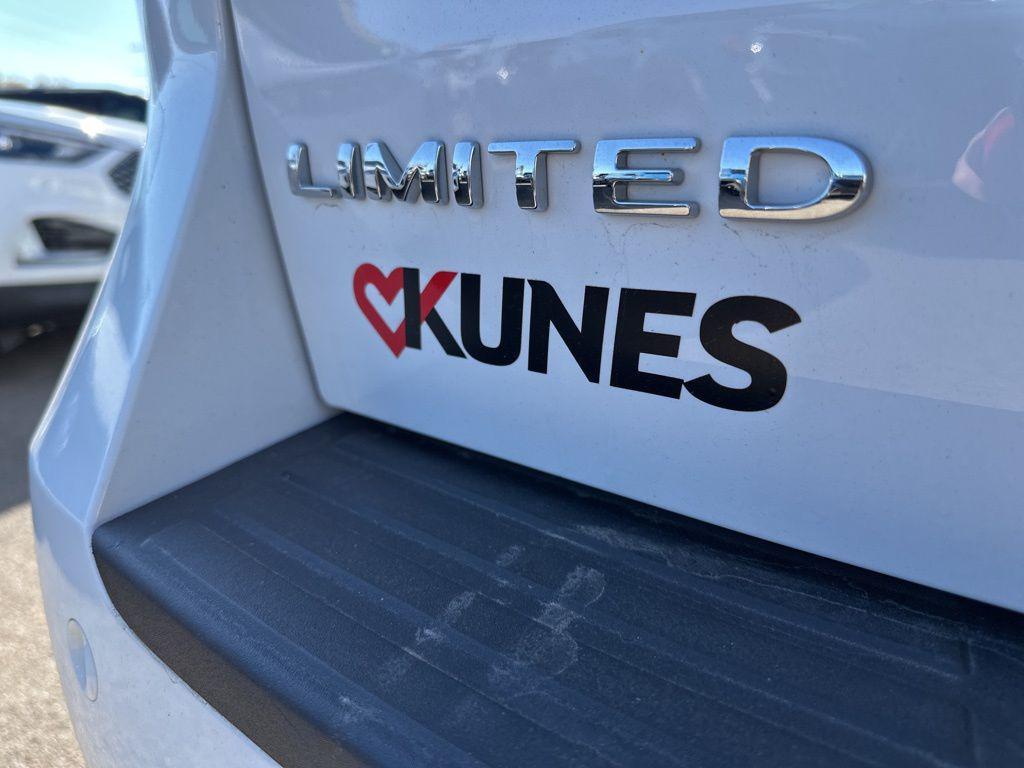 used 2024 Ford Expedition car, priced at $50,602