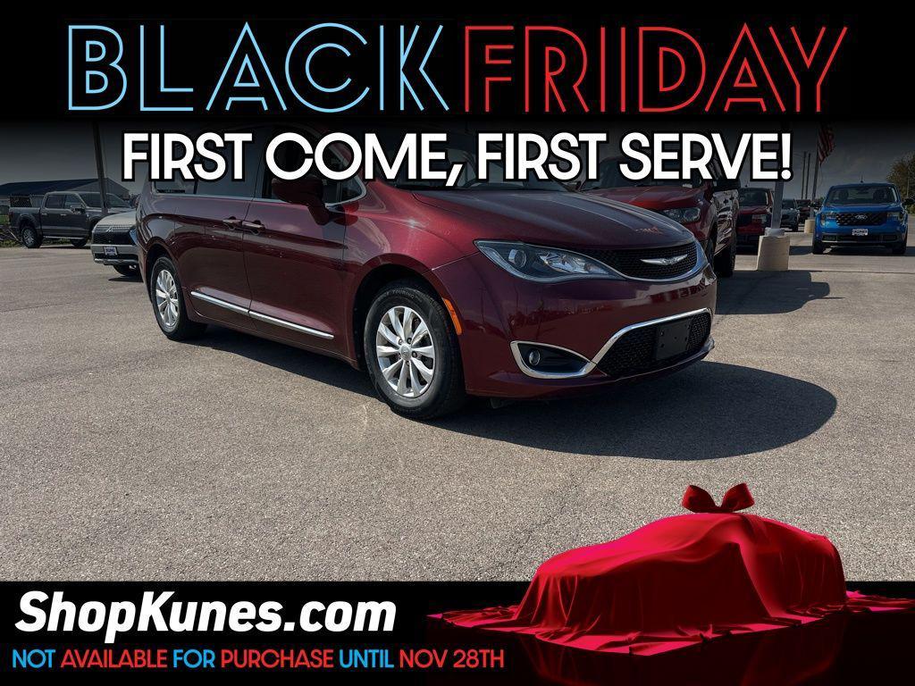 used 2017 Chrysler Pacifica car, priced at $7,989