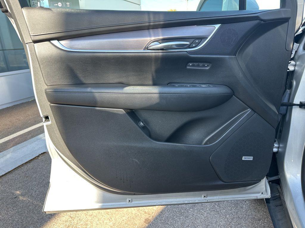 used 2017 Cadillac XT5 car, priced at $21,148