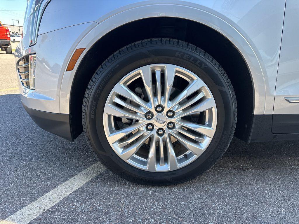 used 2017 Cadillac XT5 car, priced at $21,148