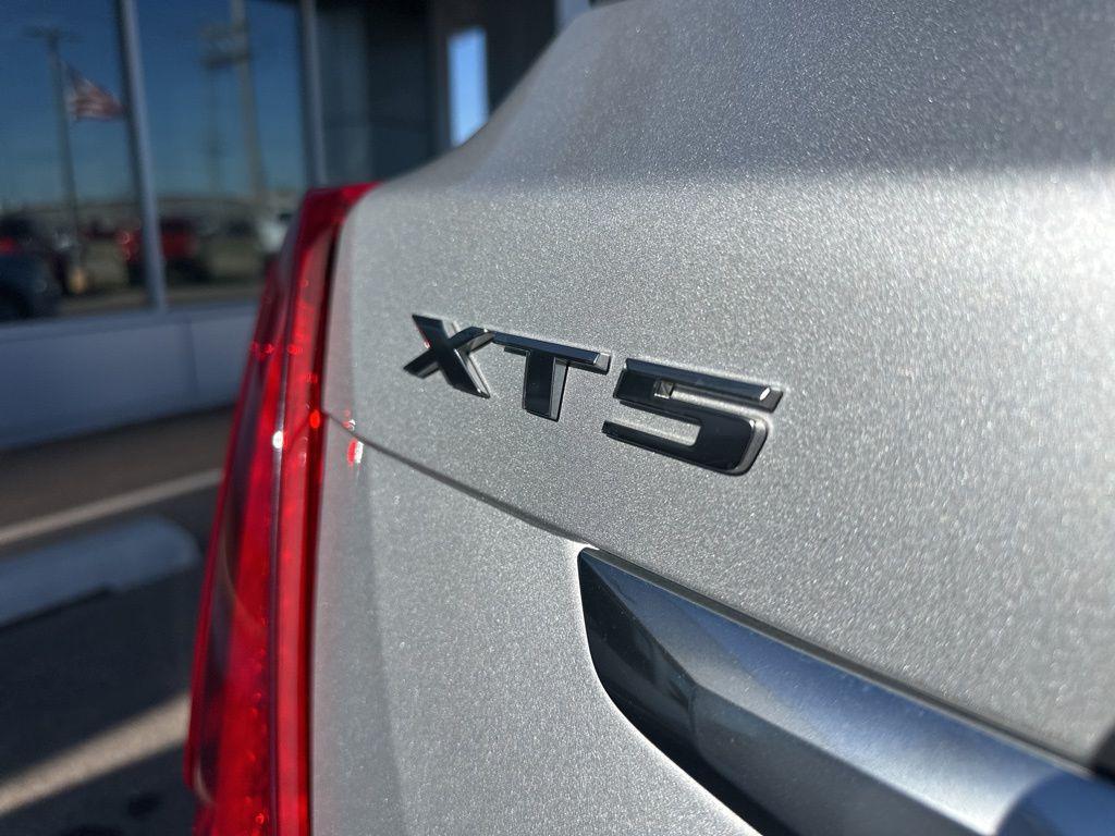 used 2017 Cadillac XT5 car, priced at $21,148