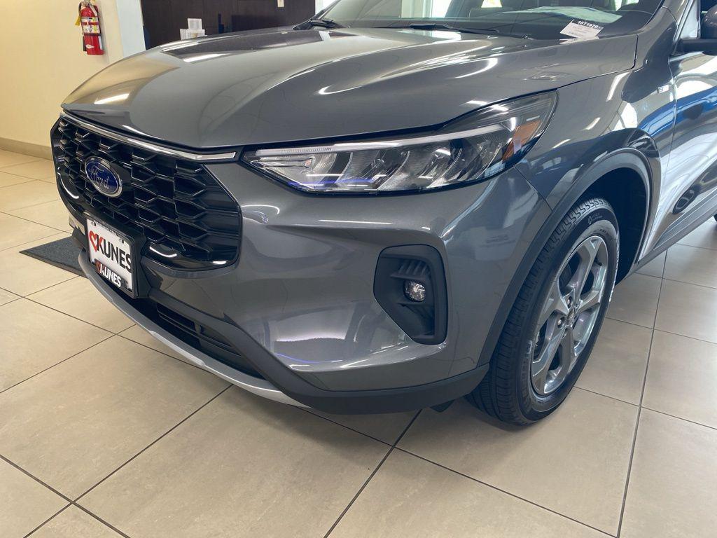 new 2025 Ford Escape car, priced at $30,841