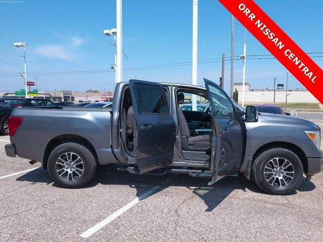 used 2022 Nissan Titan car, priced at $31,626