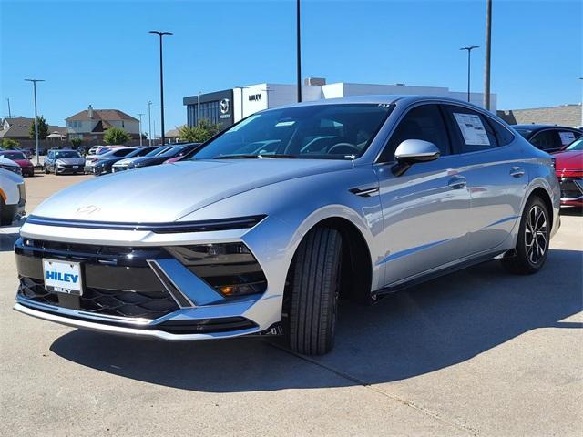 new 2024 Hyundai Sonata car, priced at $25,705