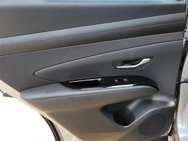 new 2025 Hyundai TUCSON Hybrid car, priced at $37,241