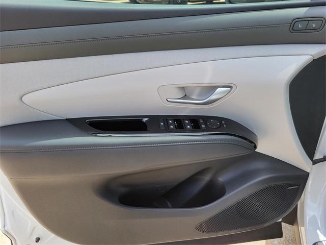 new 2025 Hyundai TUCSON Hybrid car, priced at $39,885