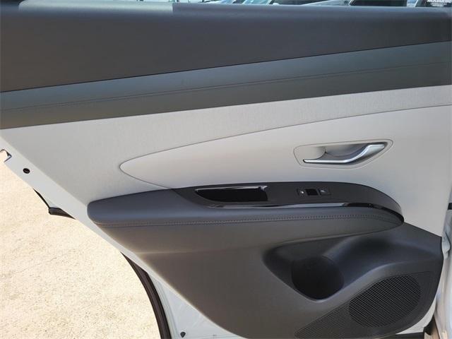 new 2025 Hyundai TUCSON Hybrid car, priced at $39,885