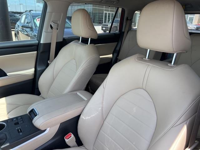 used 2023 Toyota Highlander Hybrid car, priced at $34,491