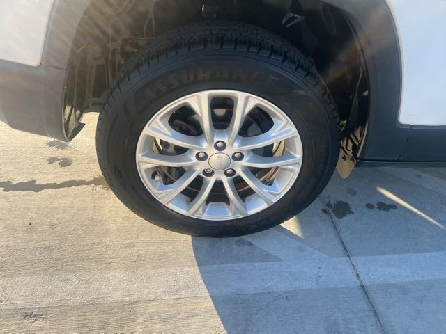 used 2020 Jeep Cherokee car, priced at $14,591