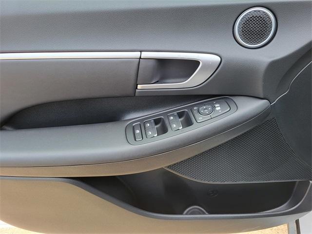 new 2025 Hyundai Sonata Hybrid car, priced at $29,830