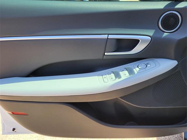 new 2025 Hyundai Sonata Hybrid car, priced at $28,880