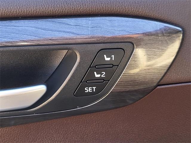 used 2020 Toyota Highlander car, priced at $26,391