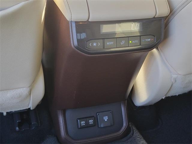 used 2020 Toyota Highlander car, priced at $26,391