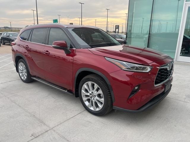 used 2020 Toyota Highlander car, priced at $26,991