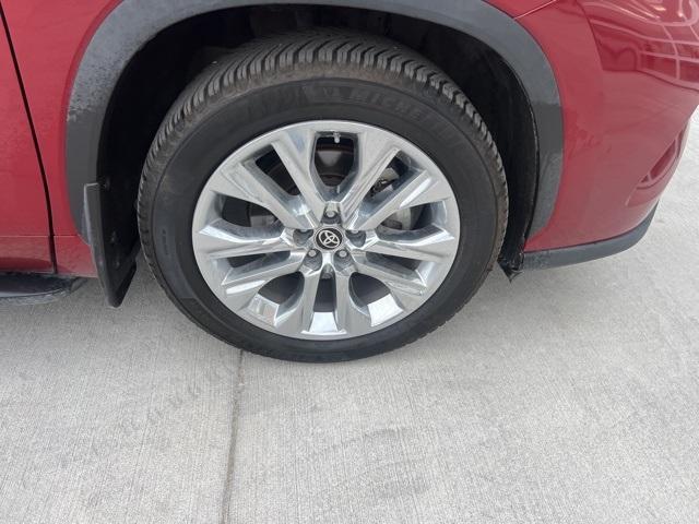 used 2020 Toyota Highlander car, priced at $26,991