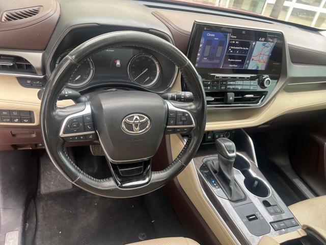 used 2020 Toyota Highlander car, priced at $26,991