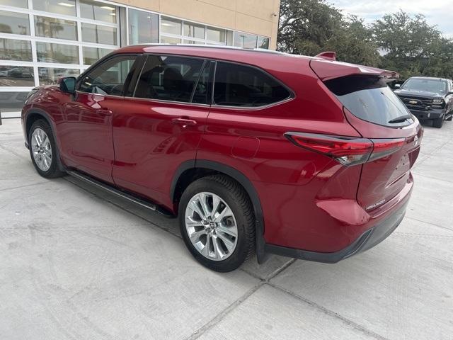 used 2020 Toyota Highlander car, priced at $26,991