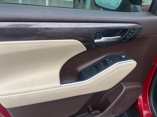 used 2020 Toyota Highlander car, priced at $26,991