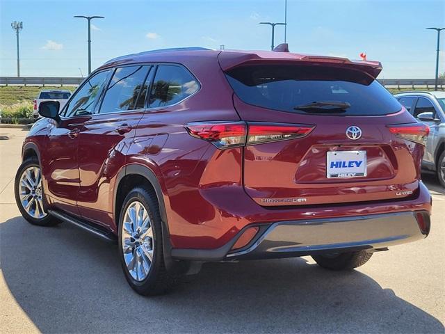 used 2020 Toyota Highlander car, priced at $26,391