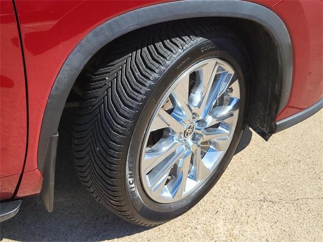 used 2020 Toyota Highlander car, priced at $26,391