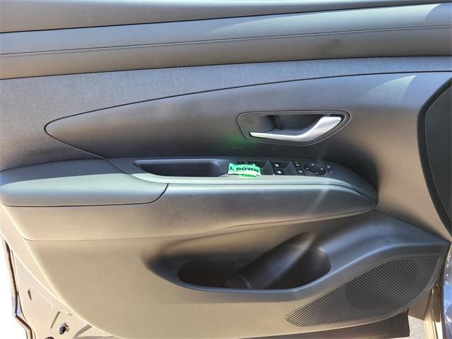new 2025 Hyundai TUCSON Hybrid car, priced at $35,185