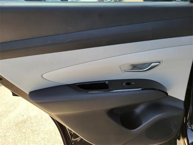 new 2025 Hyundai TUCSON Hybrid car, priced at $41,045