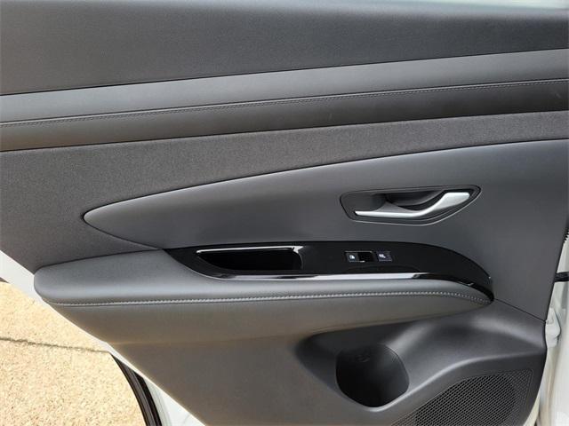 new 2025 Hyundai TUCSON Hybrid car, priced at $39,110