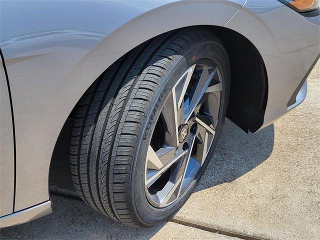 new 2025 Hyundai Elantra car, priced at $21,991