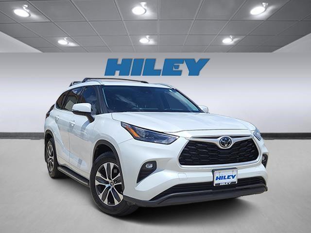 used 2022 Toyota Highlander car, priced at $32,770