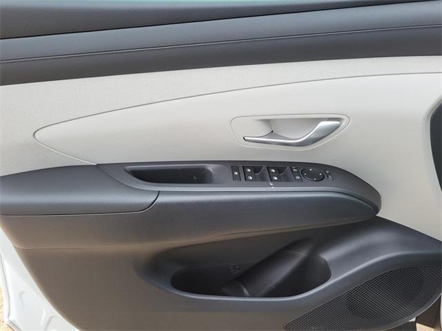 new 2025 Hyundai TUCSON Hybrid car, priced at $33,665