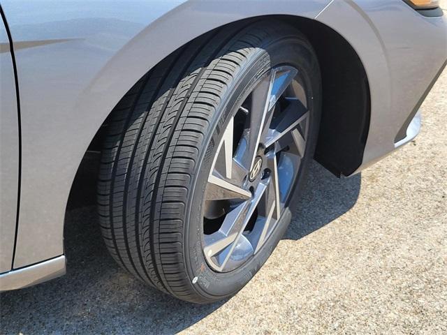 new 2025 Hyundai Elantra car, priced at $21,991