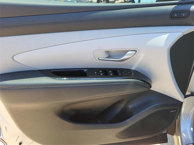 new 2025 Hyundai TUCSON Hybrid car, priced at $39,640