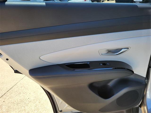 new 2025 Hyundai TUCSON Hybrid car, priced at $39,640