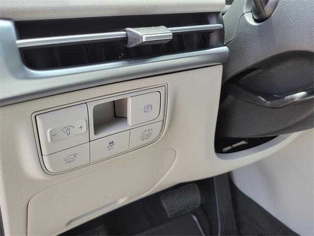 new 2025 Hyundai TUCSON Hybrid car, priced at $34,585