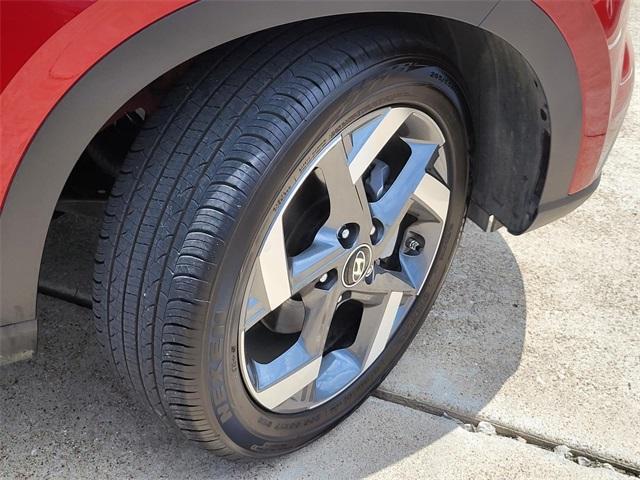 used 2025 Hyundai Venue car, priced at $19,991