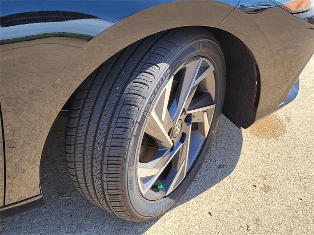 new 2025 Hyundai Elantra car, priced at $20,580