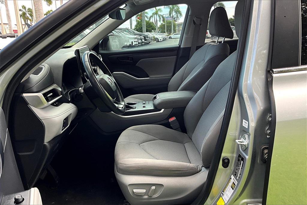 used 2023 Toyota Highlander car, priced at $28,991