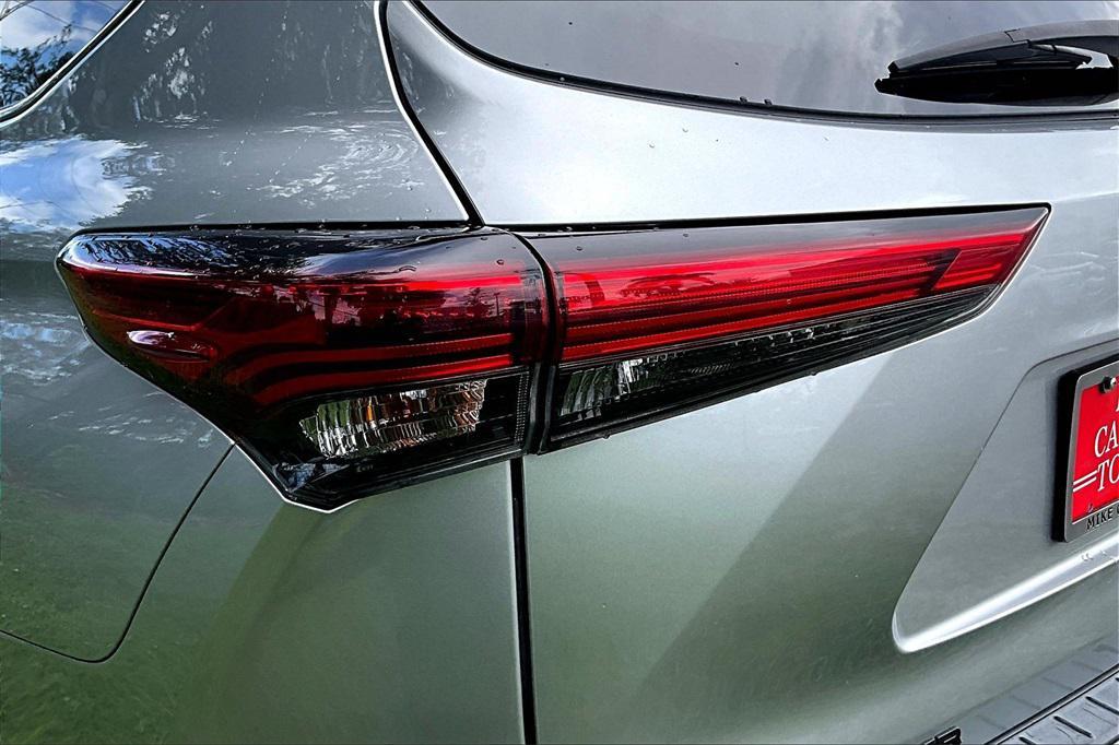 used 2023 Toyota Highlander car, priced at $28,991