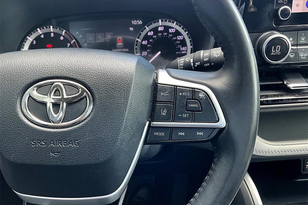 used 2023 Toyota Highlander car, priced at $28,991