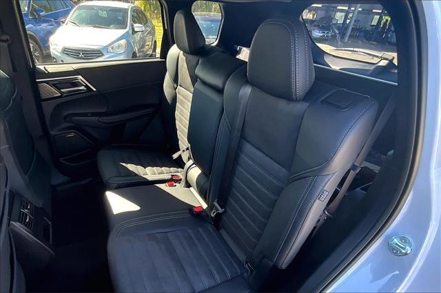 new 2025 Mitsubishi Outlander car, priced at $36,205