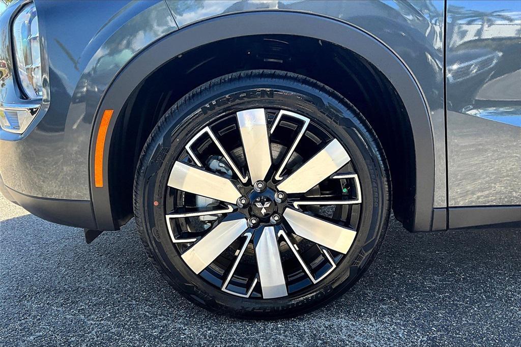 new 2025 Mitsubishi Outlander car, priced at $34,445