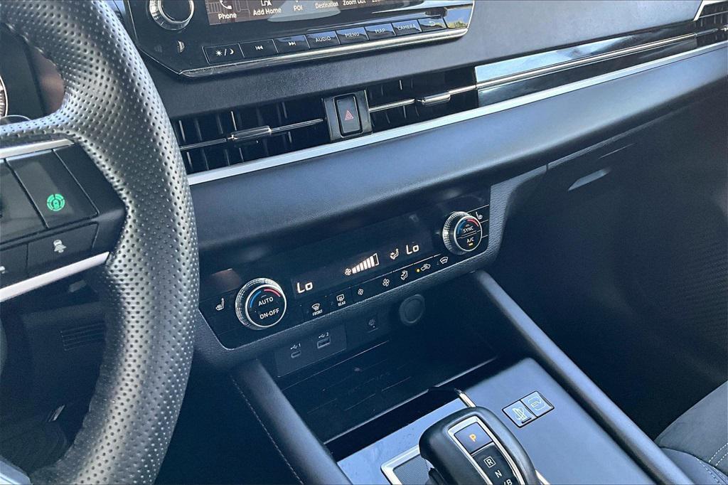 used 2024 Mitsubishi Outlander PHEV car, priced at $29,900