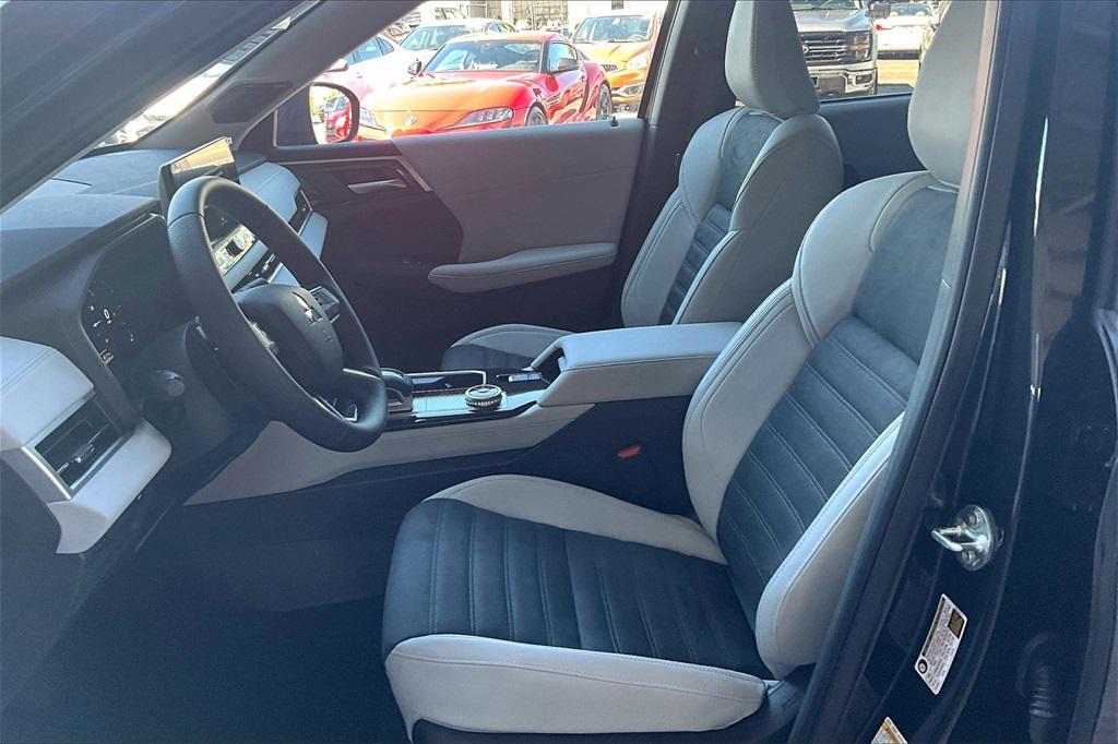 new 2025 Mitsubishi Outlander car, priced at $26,355