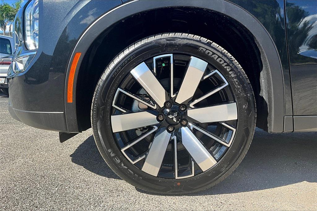 new 2025 Mitsubishi Outlander car, priced at $26,355