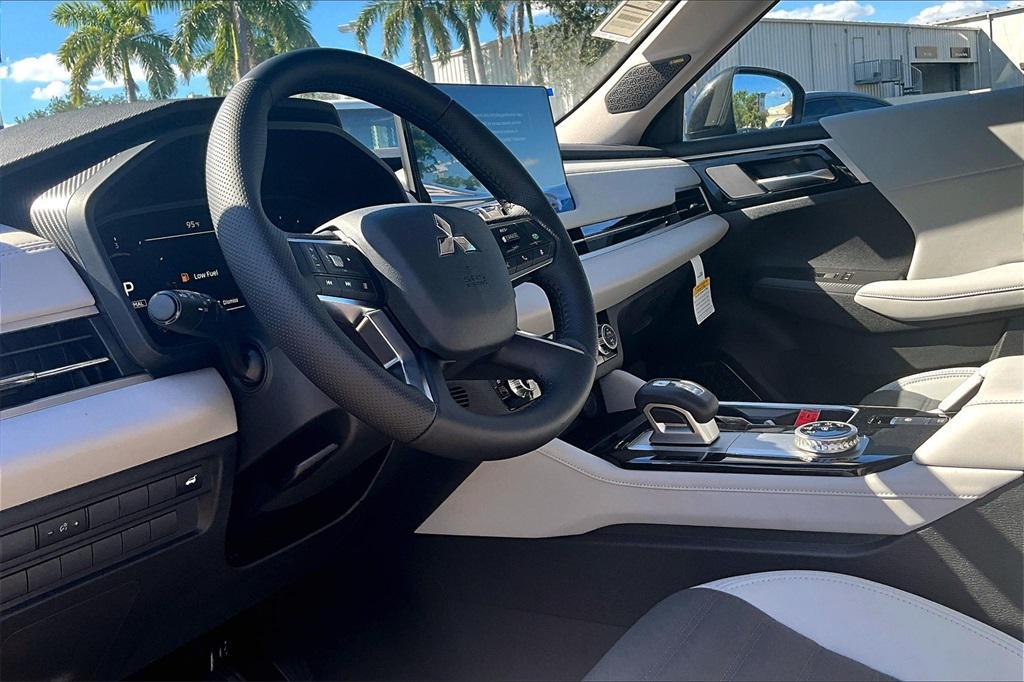 new 2025 Mitsubishi Outlander car, priced at $26,355