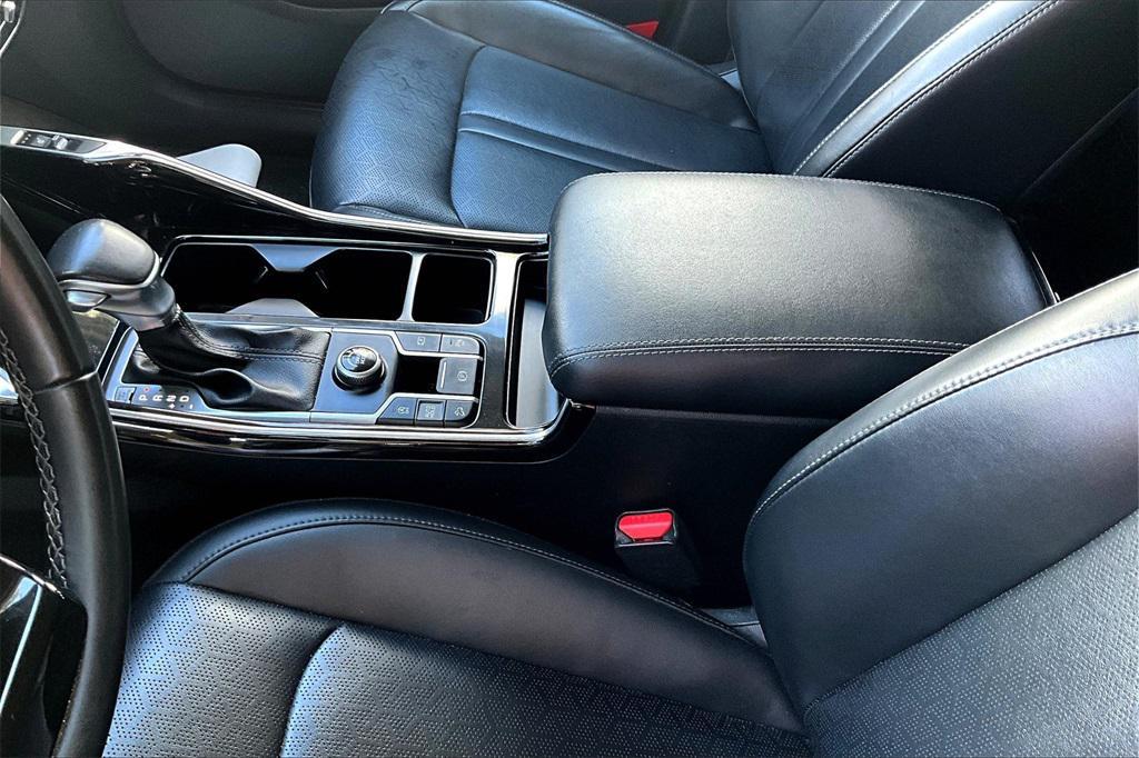 used 2023 Kia Sorento car, priced at $27,900